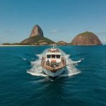 Passeios de Barco Imperdíveis Pelo Litoral Brasileiro: Explore o Oceano de Forma Única